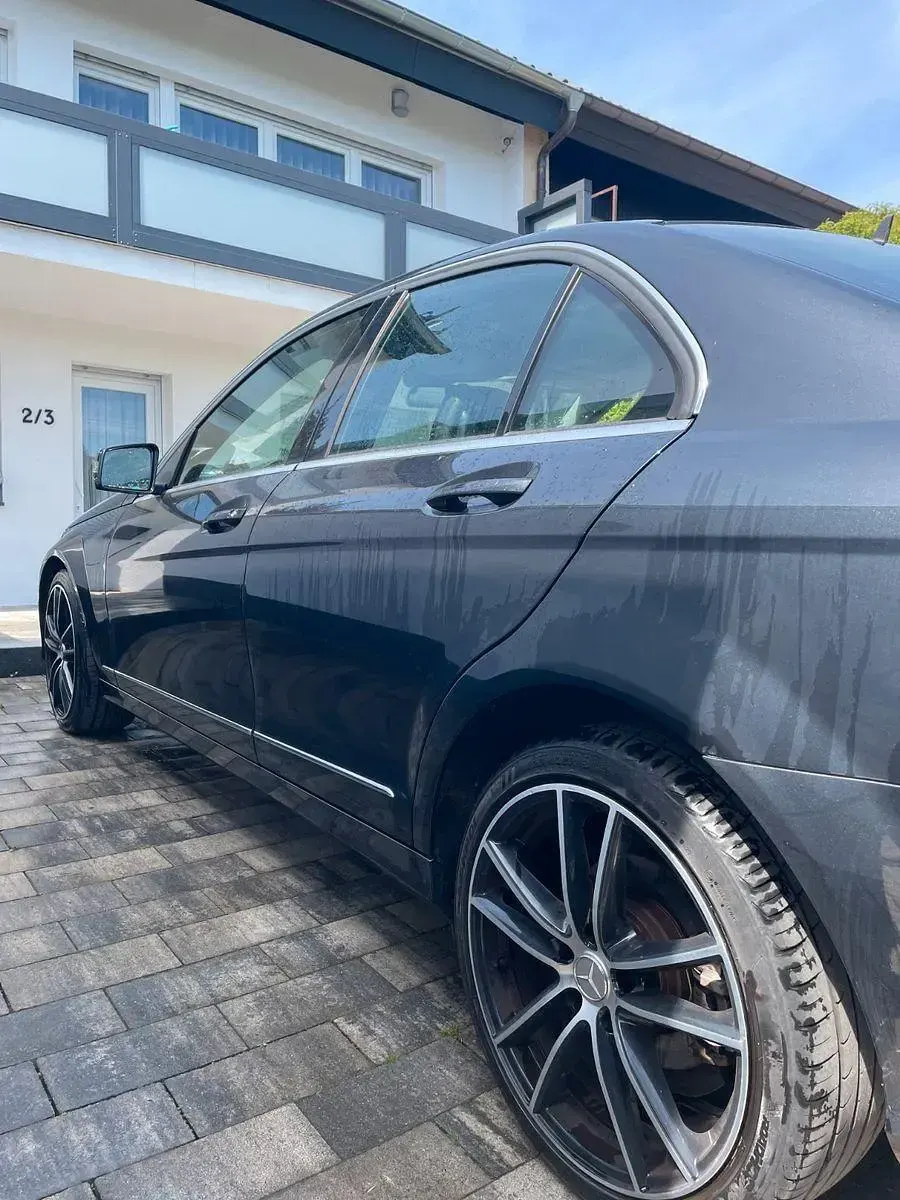 Gebraucht Mercedes C180 Avantgarde 156 PS (114 kW) 2012 Schwarz Limousine