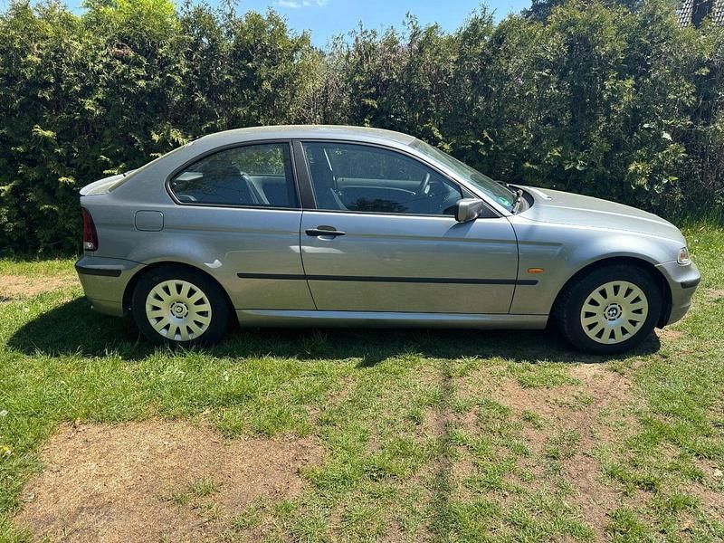 Silber Gebraucht 2003 BMW 318 Compact Kleinwagen | 2.400 € (Fairer Preis) - Bild 1/4