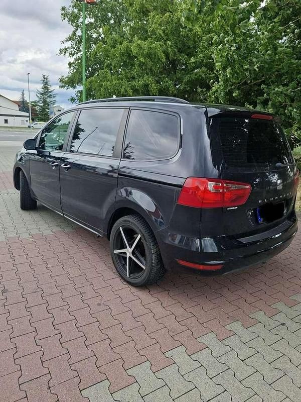 Schwarz Gebraucht 2010 Seat Alhambra Reference Van / Kleinbus | 9.200 € - Bild 1/4