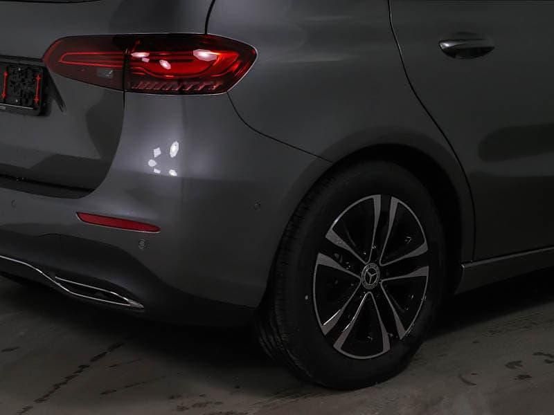 Neu Mercedes B200 Advanced 163 PS (119 kW) 2025 Metalliclack mountaingrau Van / Kleinbus