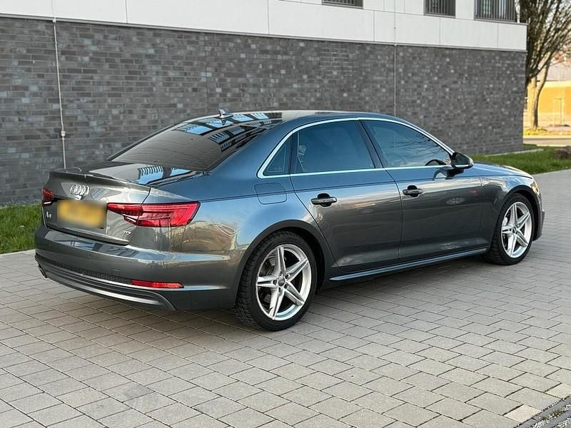 Gebraucht Audi A4 S-Line 190 PS (139 kW) 2016 Grau Limousine