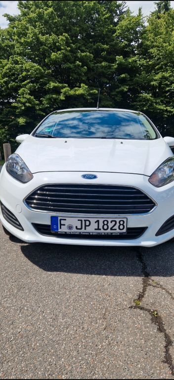 Weiß Gebraucht 2014 Ford Fiesta Ambiente Kleinwagen | 3.900 € (Superpreis) - Bild 1/4