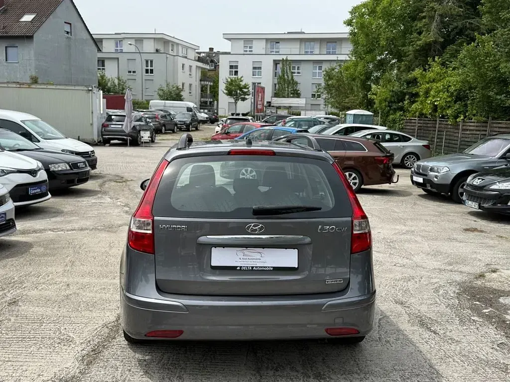 Gebraucht Hyundai i30 90 PS (66 kW) 2012 Grau Kombi