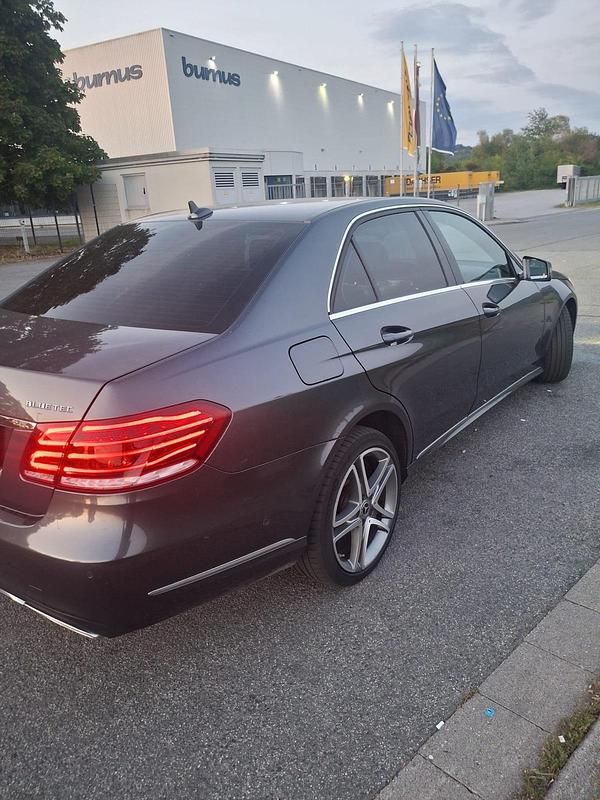 Second-hand Mercedes E350 258 CP (189 kW) 2015 Andere farben Berlinǎ