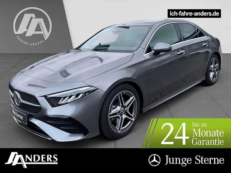 Mountaingrau Gebraucht 2023 Mercedes A200 Premium Limousine | 32.194 € (Fairer Preis) - Bild 1/3