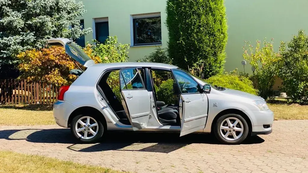 Gebraucht Toyota Corolla Sol 97 PS (71 kW) 2003 Silber Limousine