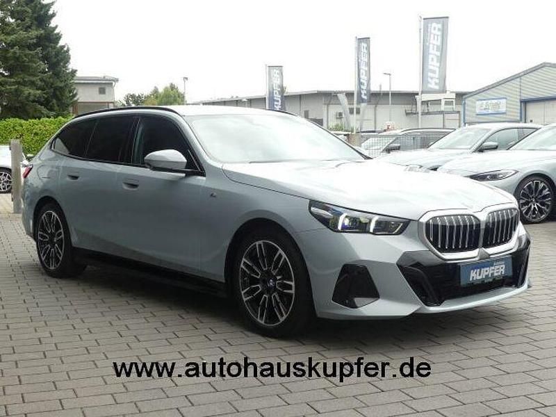 Gebraucht BMW 520 Performance 197 PS (144 kW) 2024 Brooklyngrau Kombi
