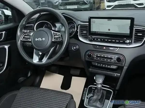Gebraucht Kia Ceed 136 PS (100 kW) 2024 Cararraweiss Kleinwagen