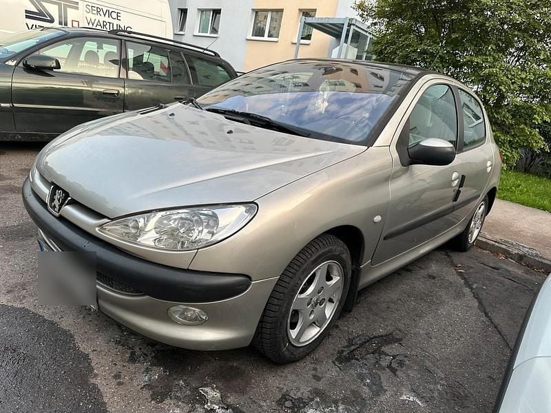 Gebraucht Peugeot 206 75 PS (55 kW) 2004 Beige Limousine
