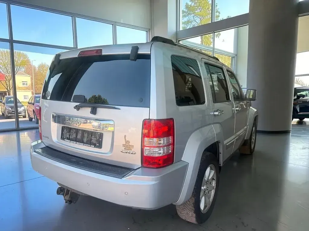 Gebraucht Jeep Cherokee Limited 177 PS (130 kW) 2010 Silber SUV