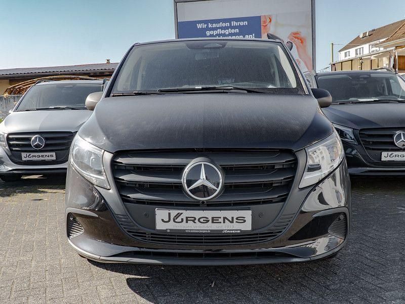 Gebraucht Mercedes Vito 190 PS (139 kW) 2024 Obsidianschwarz metallic Van