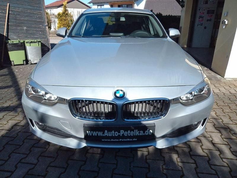 Gebraucht BMW 316 116 PS (85 kW) 2012 Glaciersilber Limousine