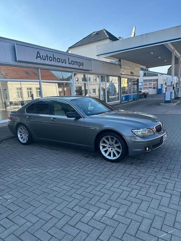 Gebraucht BMW 750 367 PS (269 kW) 2005 Grau Limousine