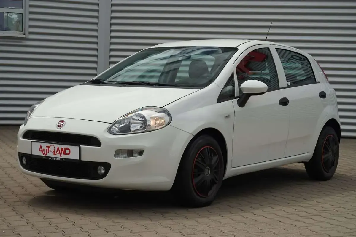 Gebraucht Fiat Punto Young 69 PS (50 kW) 2016 Weiß Kleinwagen