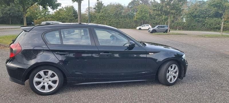 Schwarz Gebraucht 2005 BMW 116 Sport Line Kleinwagen | 2.000 € (Guter Preis) - Bild 1/4