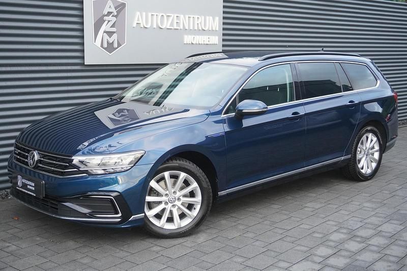 Blau Gebraucht 2020 VW Passat GTE Kombi | 20.990 € (Guter Preis) - Bild 1/4