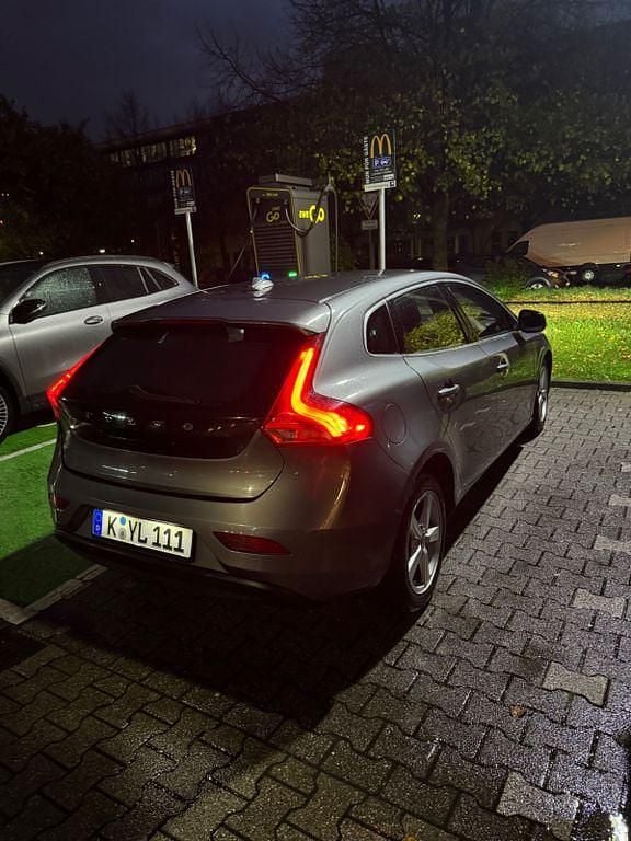 Grau Gebraucht 2014 Volvo V40 You! Limousine | 4.500 € (Fairer Preis) - Bild 1/4