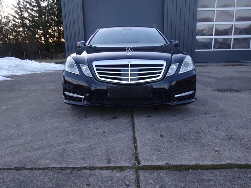 Gebraucht Mercedes E500 AMG 408 PS (300 kW) 2011 Schwarz Limousine