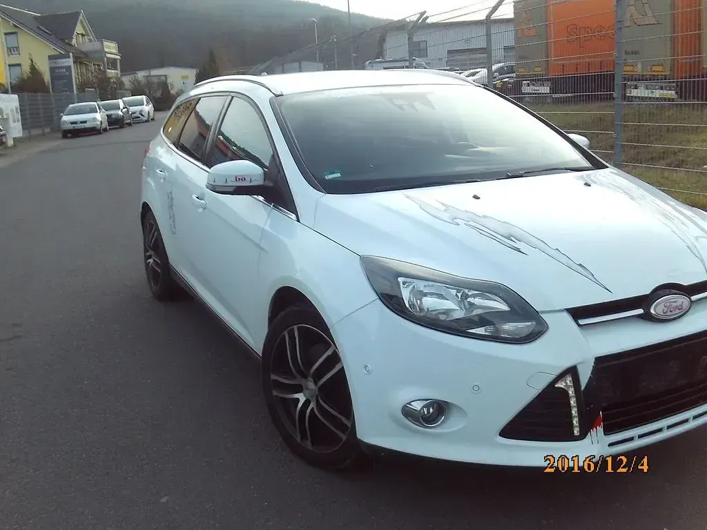 Usado Ford Focus Titanium 182 CV (133 kW) 2014 Gris Berlina