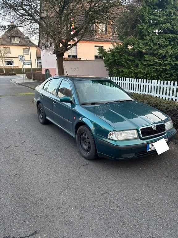 Grün Gebraucht 1999 Skoda Octavia Limousine | 1.050 € (Fairer Preis) - Bild 1/4