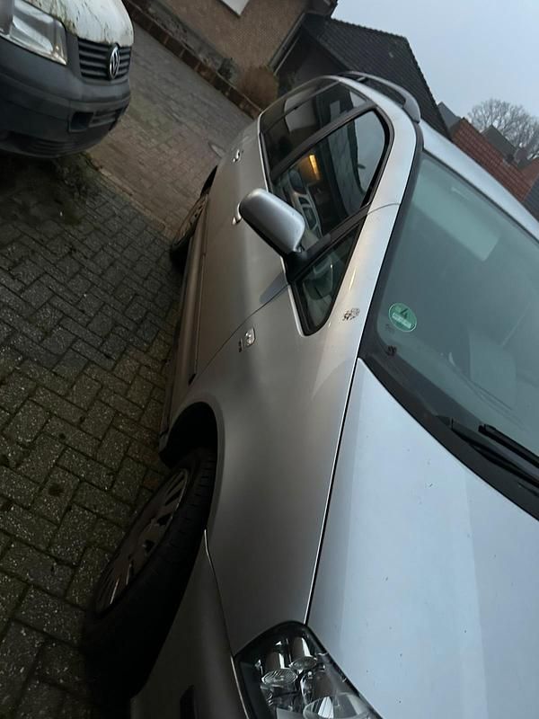 Silber Gebraucht 2007 Seat Alhambra Van / Kleinbus | 2.000 € (Guter Preis) - Bild 1/4