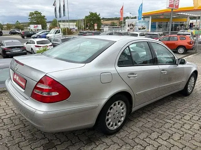 Gebraucht Mercedes E240 Elegance 177 PS (130 kW) 2002 Silber Limousine