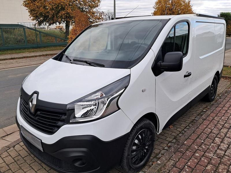 Weiß Gebraucht 2019 Renault Trafic Komfort Van / Kleinbus | 12.000 € (Guter Preis) - Bild 1/4