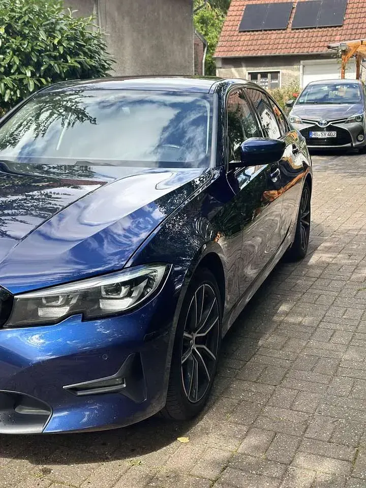 Gebraucht BMW 330 Sport Line 265 PS (194 kW) 2019 Blau Limousine