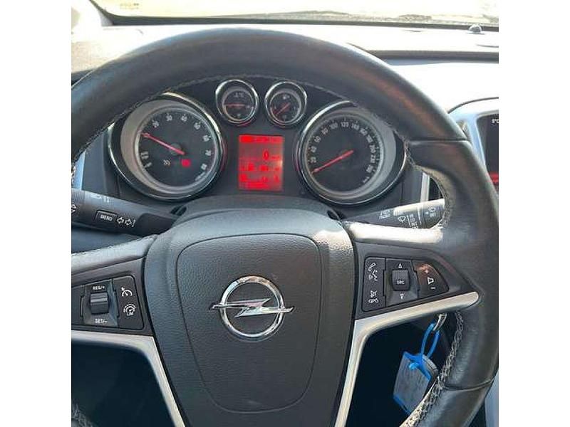 Gebraucht Opel Astra Selection 140 PS (102 kW) 2015 Schneeweiss/summitwhite/arctic Kombi