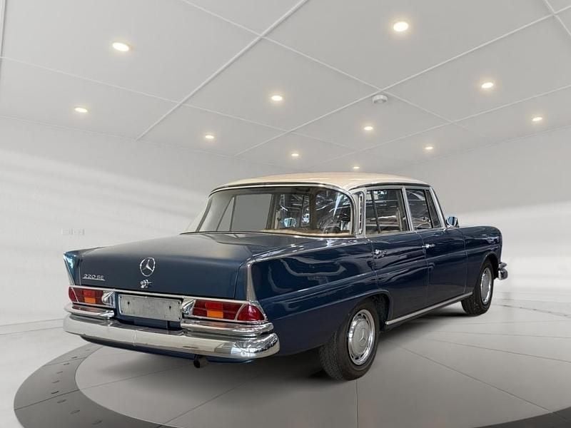 Gebraucht Mercedes 220 120 PS (88 kW) 1963 Grau Limousine