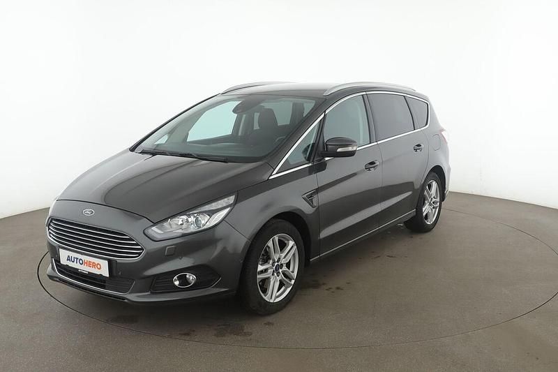 Gebraucht Ford S-MAX Titanium 165 PS (121 kW) 2019 Grau Van / Kleinbus