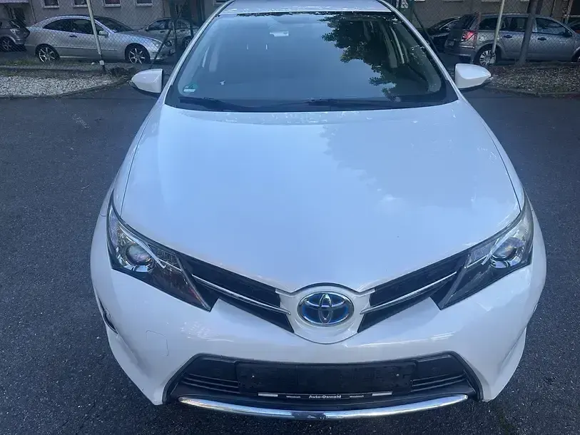 Gebraucht Toyota Auris Hybrid 99 PS (72 kW) 2013 Weiß Limousine