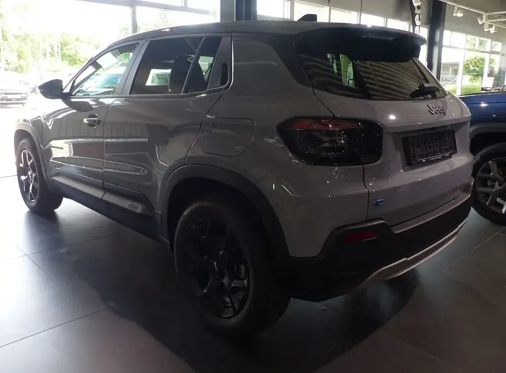 Neu Jeep Avenger EV 114 kW (156 PS) 2026 Grau SUV