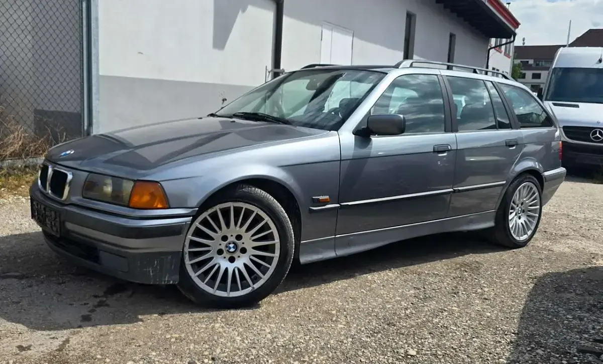 Gebraucht BMW 318 116 PS (85 kW) 1995 Grau Kombi
