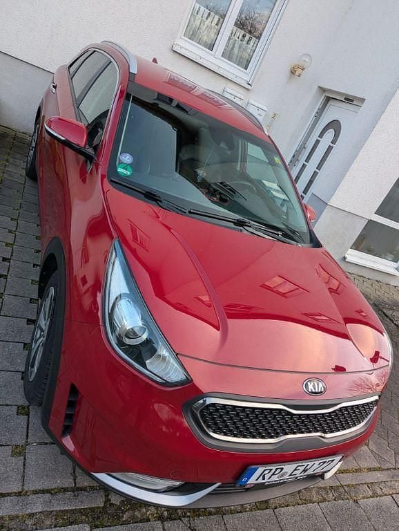 Gebraucht Kia Niro Vision 141 PS (103 kW) 2019 Rot SUV
