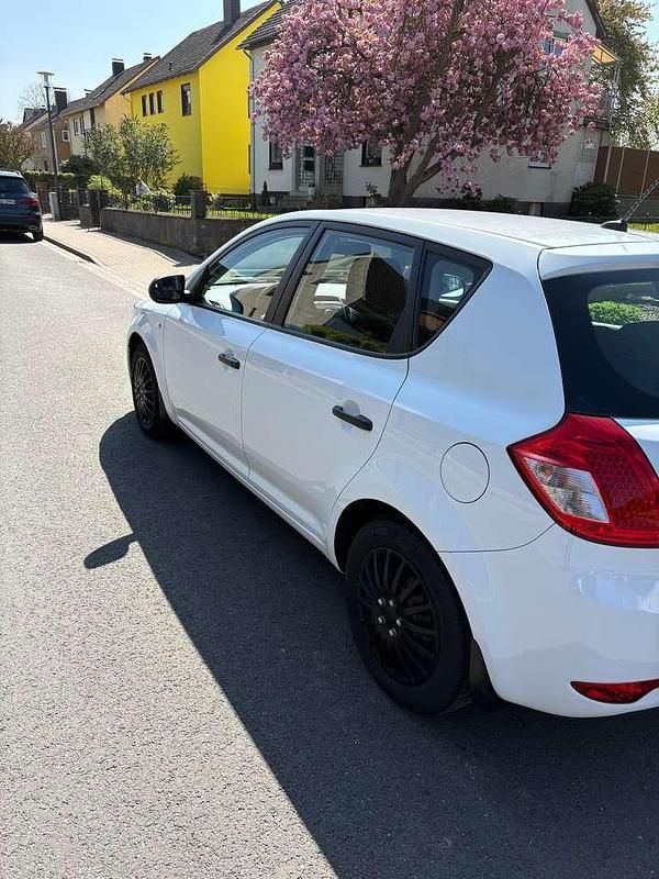 Usata Kia Ceed 109 CV (80 kW) 2012 Bianco Utilitaria