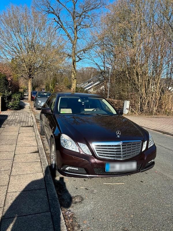 Gebraucht Mercedes E350 292 PS (214 kW) 2009 Braun Limousine