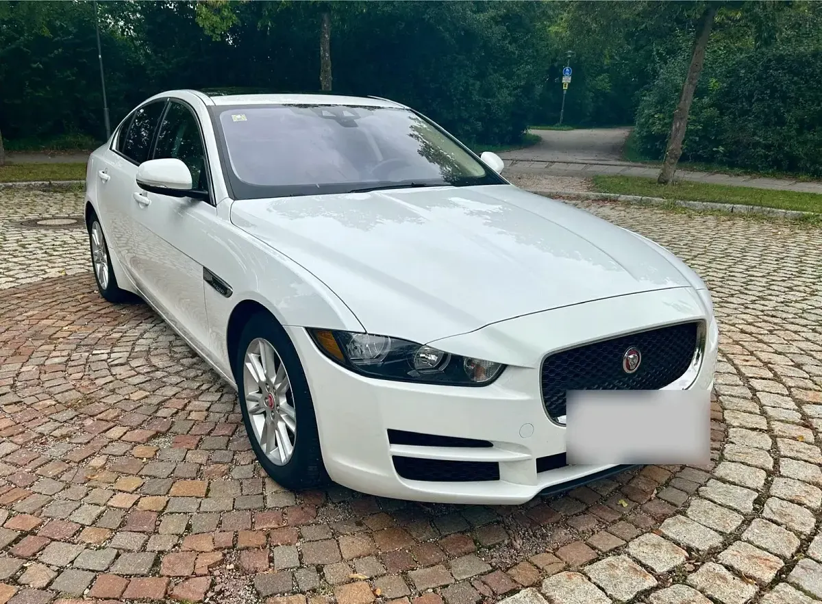 Gebraucht Jaguar XE 132 PS (97 kW) 2017 Weiß Limousine