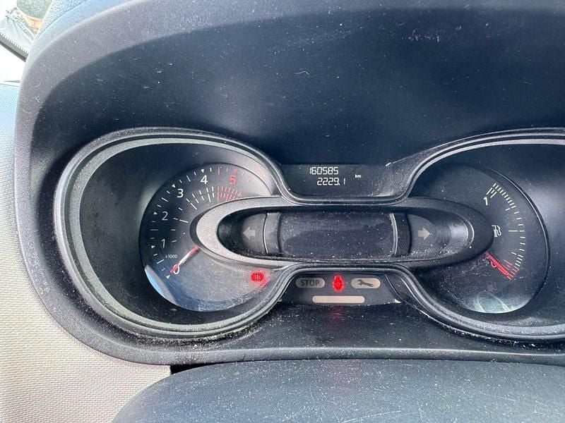 Gebraucht Renault Trafic 121 PS (88 kW) 2017 Silber Van / Kleinbus