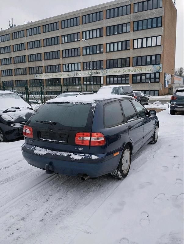 Gebraucht Volvo V40 122 PS (89 kW) 2000 Blau Kombi
