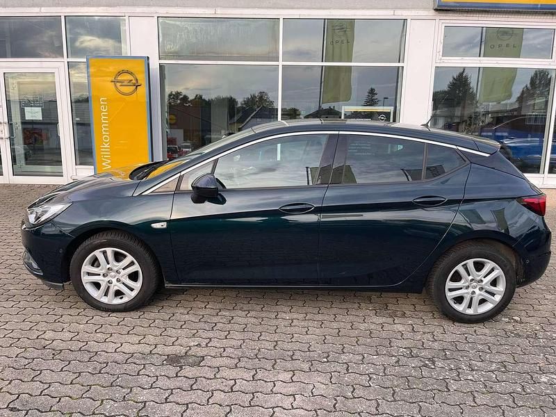 Gebraucht Opel Astra Dynamic 125 PS (91 kW) 2018 Smaragd gruen (mi) Kleinwagen