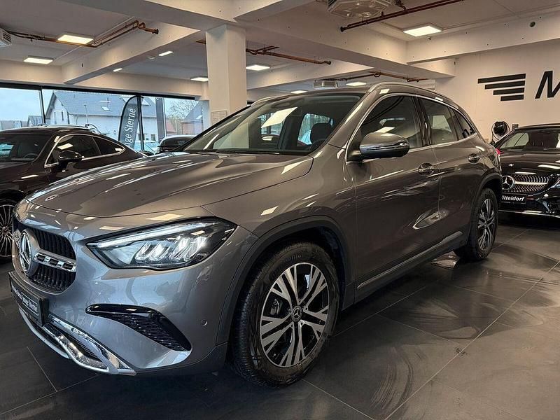 Gebraucht Mercedes GLA200 Advanced 164 PS (120 kW) 2024 Grau SUV