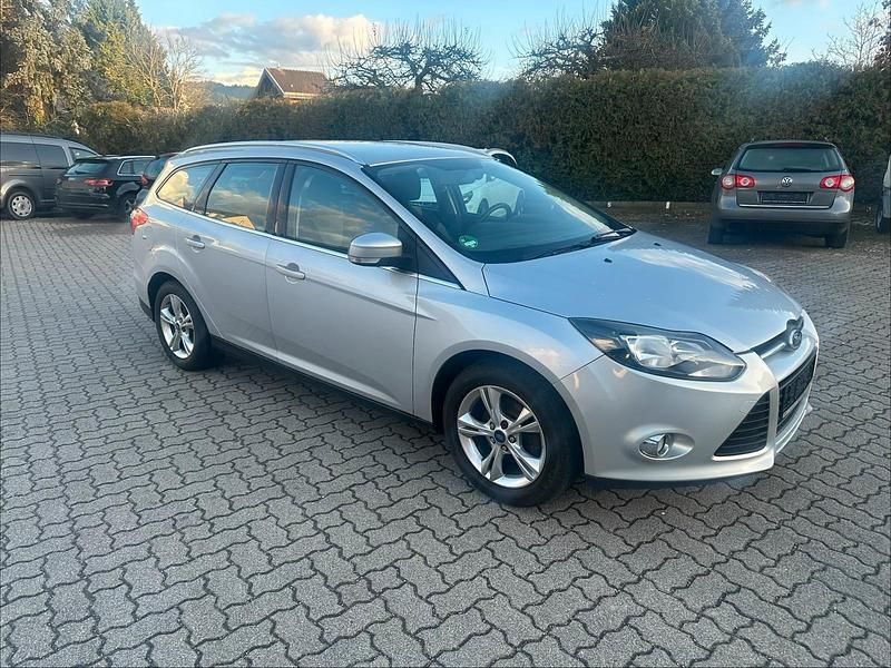 Gebraucht Ford Focus Trend 125 PS (91 kW) 2012 Grau Kombi