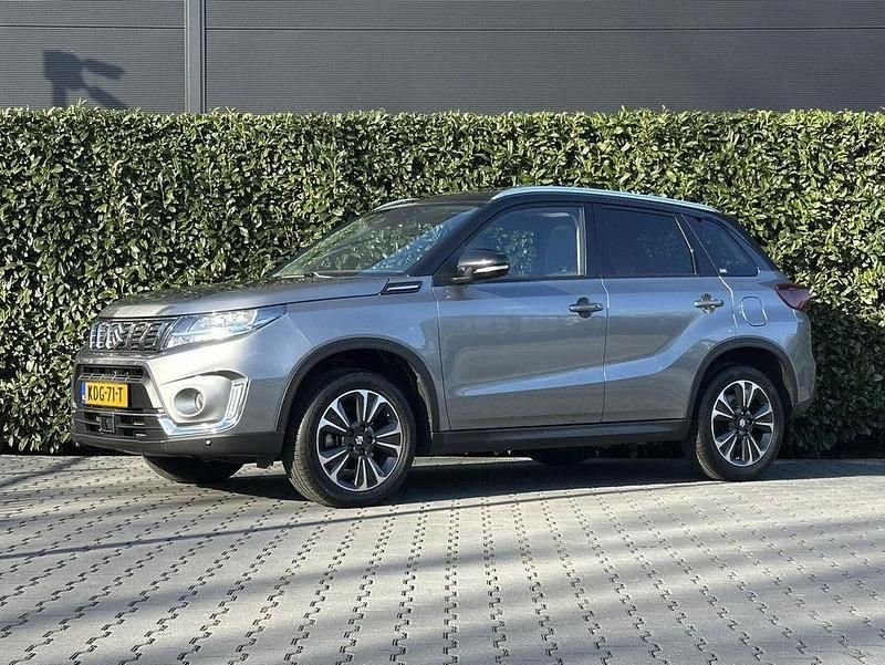Gebraucht Suzuki Vitara Style 129 PS (94 kW) 2022 Grau SUV