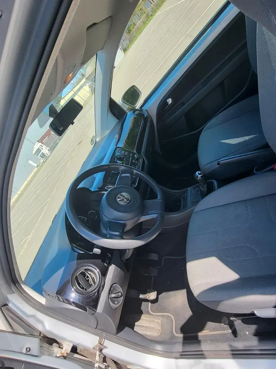 Używany VW up! 60 KM (44 kW) 2014 Srebrny Hatchback