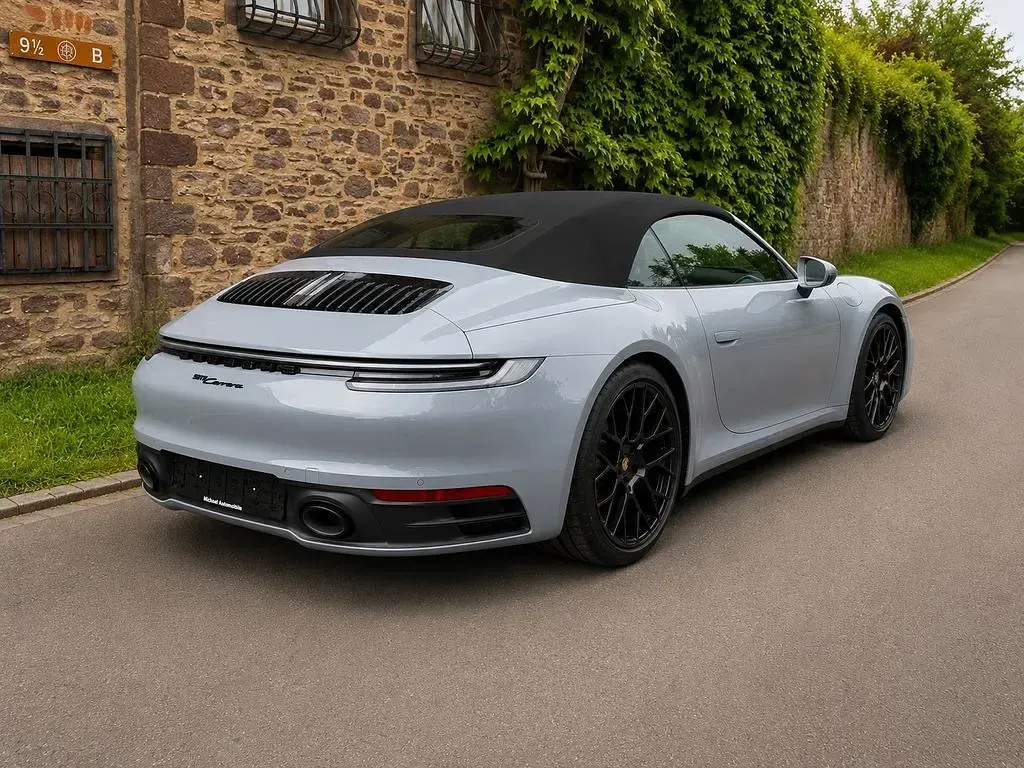 Gebraucht Porsche 992 385 PS (283 kW) 2024 Grau Cabrio