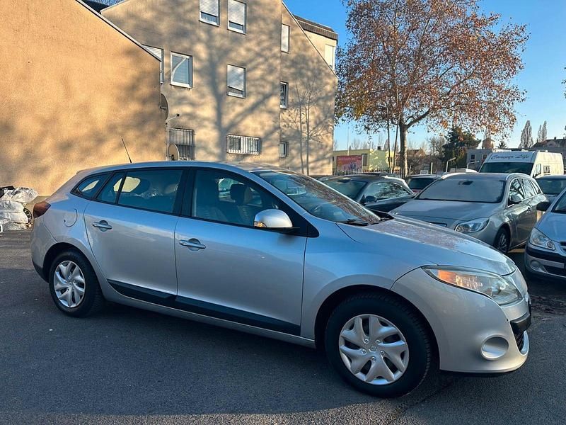 Grau Gebraucht 2010 Renault Mégane GrandTour Kombi | 1.950 € (Guter Preis) - Bild 1/4