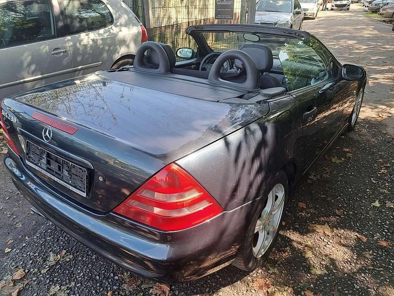 Gebraucht Mercedes SLK230 193 PS (141 kW) 1997 Schwarz Cabrio