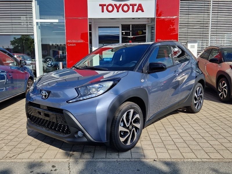 Celestite grey metallic / Neu 2025 Toyota Aygo Kleinwagen | 17.990 € - Bild 1/3
