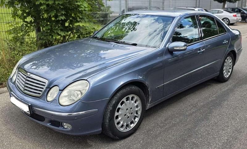 Hellblau Gebraucht 2002 Mercedes E240 Limousine | 2.850 € (Superpreis) - Bild 1/4